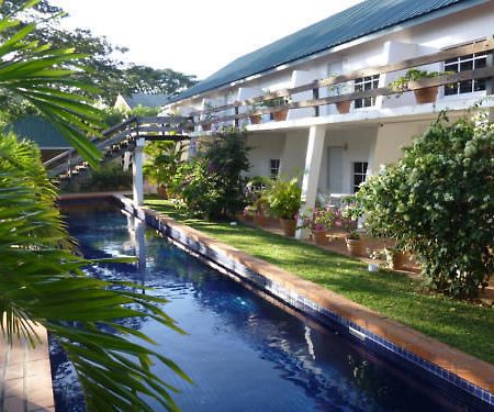 Summerland Suites Bon Accord Village Bagian luar foto