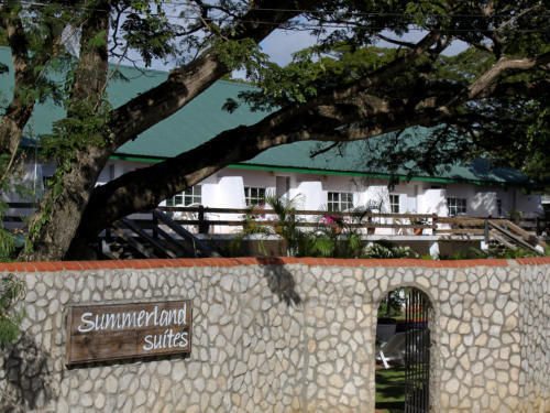 Summerland Suites Bon Accord Village Bagian luar foto